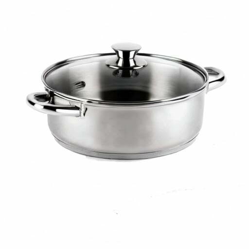 Casserole en inox avec des ingrédients.