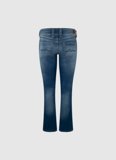 Femme portant Pepe Jeans Gen, style décontracté.