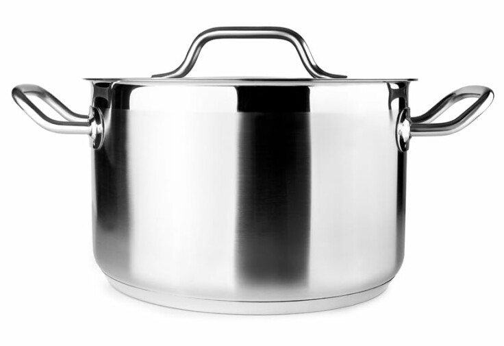 Marmite inox Ebbe 18 cm sur une table de cuisine moderne