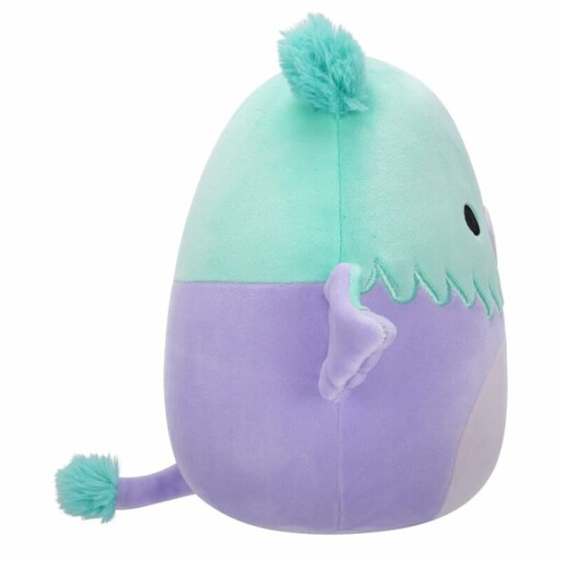 Peluche Minerva le griffon dans un cadre de jeu