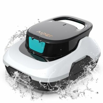 Robot nettoyeur de piscine Aiper avec éclaboussures d'eau.