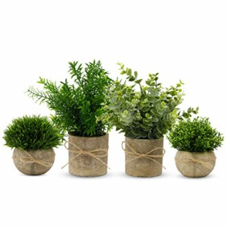 Plantes artificielles en pots