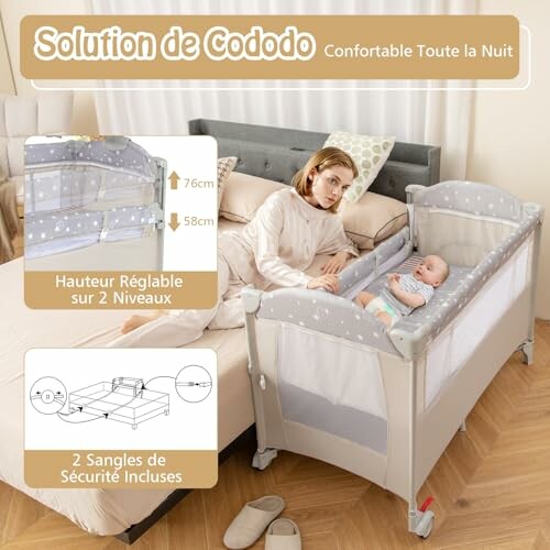 Mère regardant un bébé dans un lit cododo réglable.