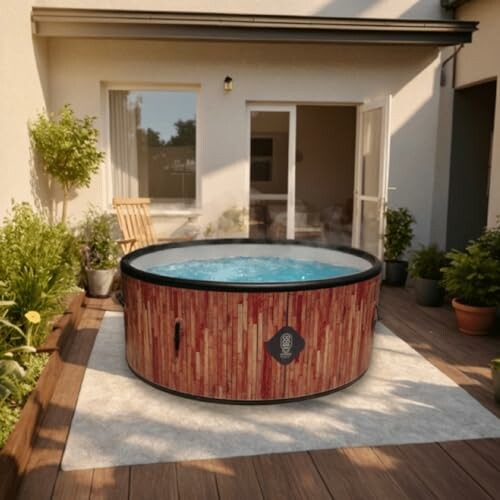 Jacuzzi extérieur sur une terrasse en bois.