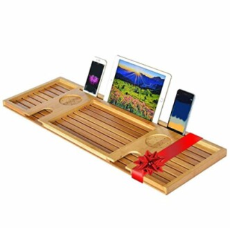 Plateau de baignoire en bambou avec supports pour appareils.