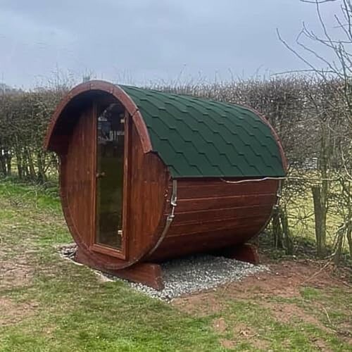 Cabane de jardin en forme de tonneau.