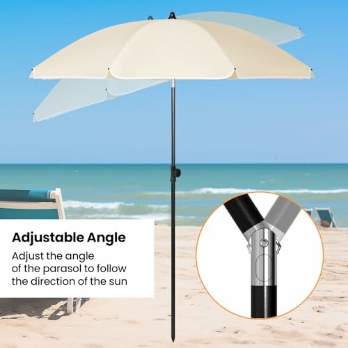 Parasol de plage avec angle réglable sur le sable.