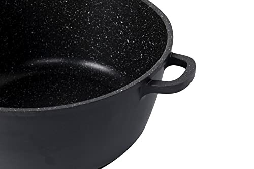 Casserole noire avec poignée