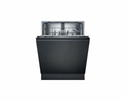 Lave-vaisselle noir ouvert avec vaisselle.
