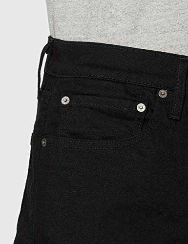 Poche de jean noir avec rivets métalliques.