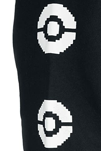 Motif de Poké Ball en pixels sur un pantalon noir.