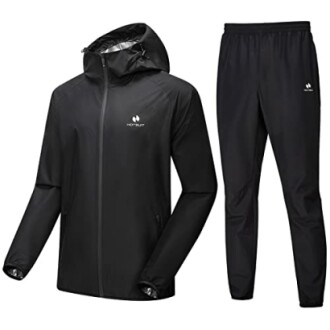 Ensemble de survêtement imperméable noir avec veste et pantalon.