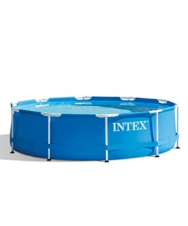 Piscine hors-sol bleue Intex avec cadre métallique.