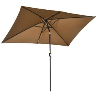 Parasol rectangulaire brun pour terrasse.