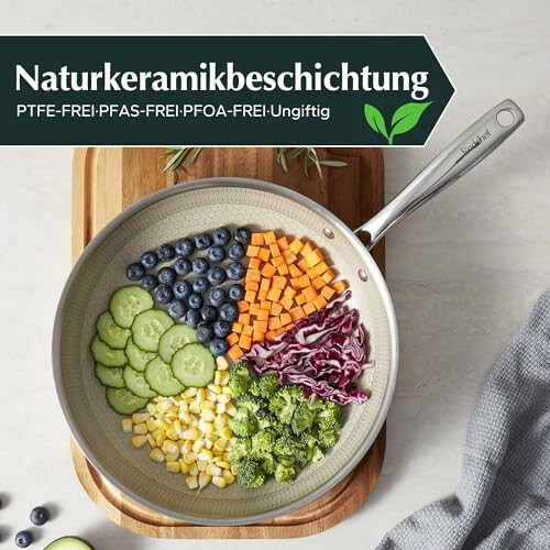 Poêle en céramique avec légumes colorés