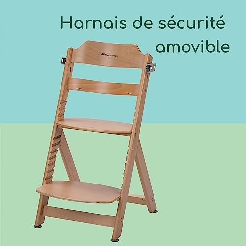 Chaise haute en bois avec harnais de sécurité amovible.