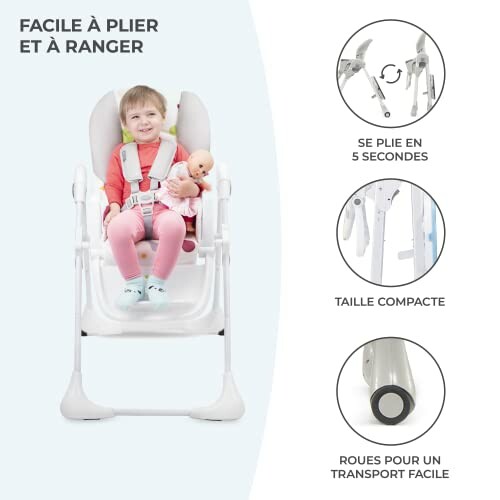 Enfant assis dans une chaise haute pliable avec caractéristiques de rangement.