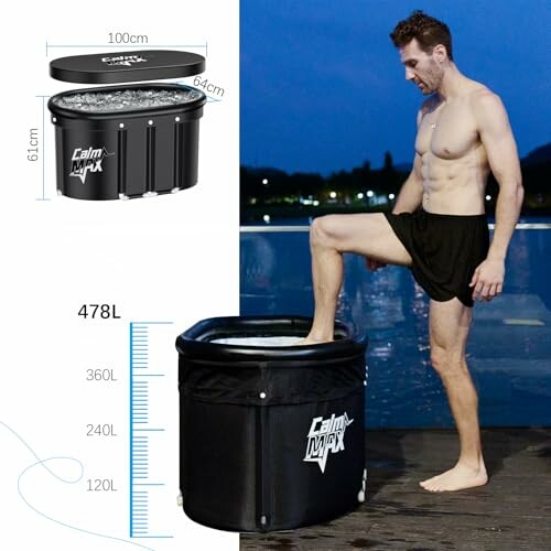 Homme utilisant une baignoire à glace pliable CalmMax.