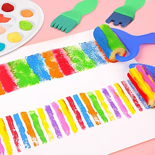 Rouleaux à peinture colorés sur papier