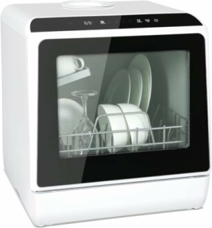 Lave-vaisselle compact sur le comptoir avec vaisselle à l'intérieur.