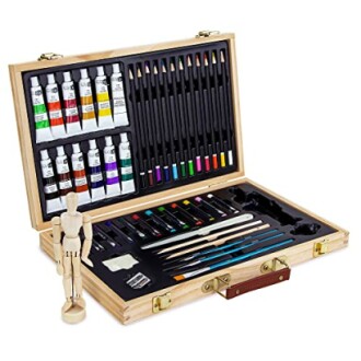 Coffret de fournitures d'art avec peintures et pinceaux.