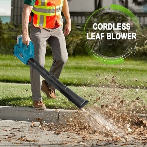 Personne utilisant un souffleur de feuilles sans fil sur un trottoir.