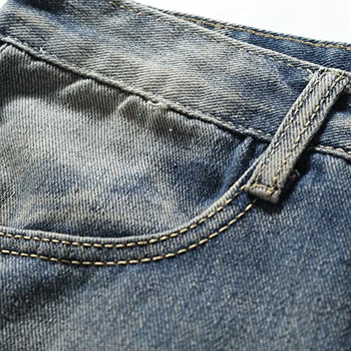 Gros plan sur une poche de jean en denim.