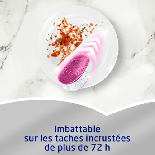 Assiette avec tache et détergent efficace.