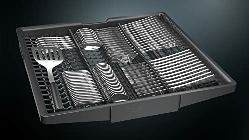 Plateau à couverts pour lave-vaisselle avec ustensiles en métal.