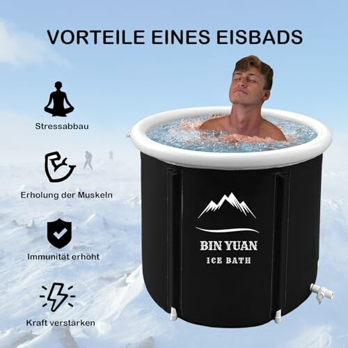 Homme détendu dans un bain glacé avec des avantages listés.