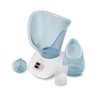Inhalateur facial avec écran numérique et accessoires.