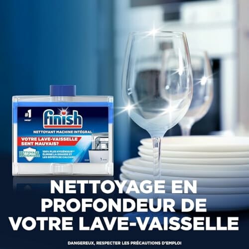 Nettoyant pour lave-vaisselle avec verres et assiettes