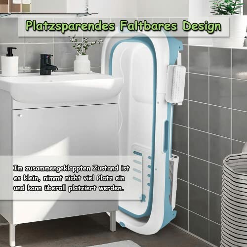 Baignoire pliable rangée à côté d'un lavabo dans une salle de bain moderne.