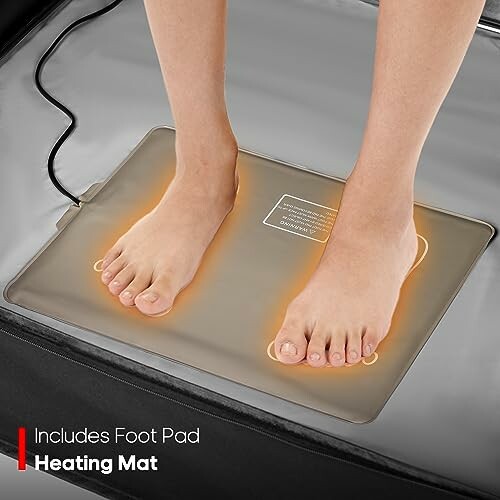 Pieds sur un tapis chauffant