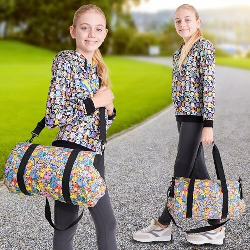 Fille portant un sac Pokémon coloré