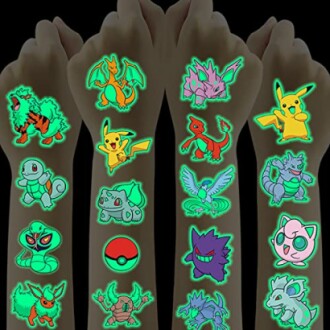 Tatouages Pokémon fluorescents sur des bras