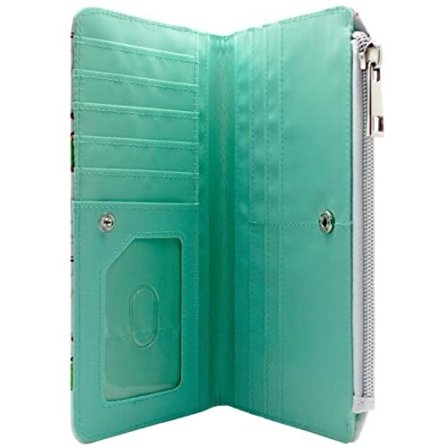 Portefeuille vert ouvert avec plusieurs compartiments.