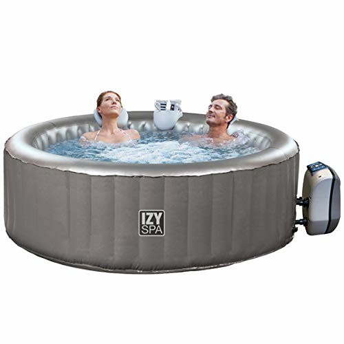 Deux personnes se relaxant dans un spa gonflable.