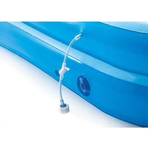 Valve de vidange sur une piscine gonflable bleue.