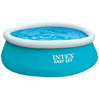 Piscine gonflable Intex Easy Set avec eau bleue.