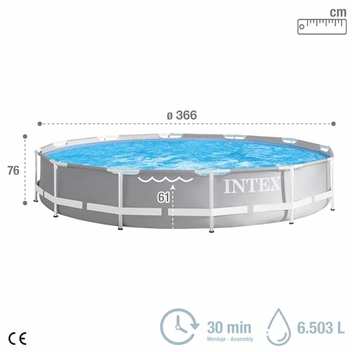 Piscine ronde en métal avec eau