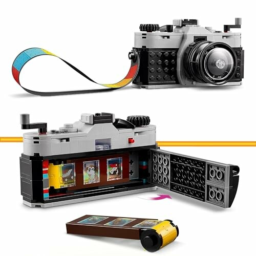 Appareil photo vintage en briques LEGO avec film.