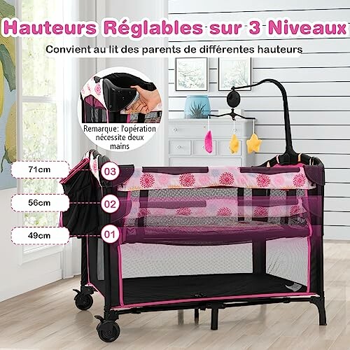 Lit bébé pliable avec hauteurs réglables et accessoires.