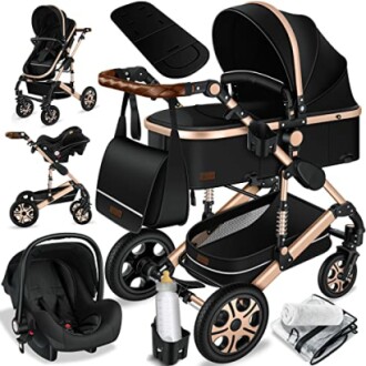 Poussette de luxe avec accessoires pour bébé.