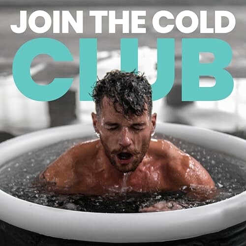 Homme prenant un bain glacé