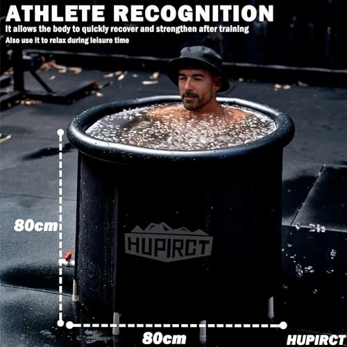 Homme dans un bain de glace pour récupération sportive.