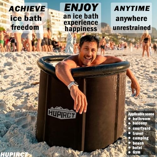 Homme dans un bain de glace portable sur la plage.