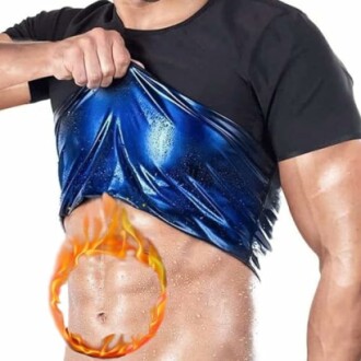 Homme montrant son torse musclé avec un effet de feu.