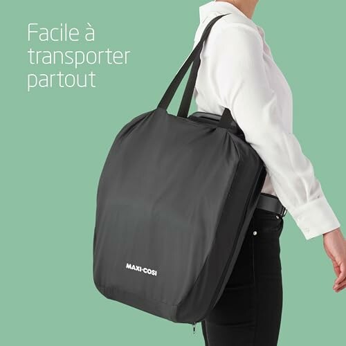 Personne portant un sac Maxi-Cosi facilement transportable