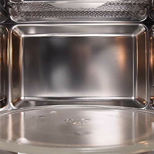 Intérieur d'un micro-ondes en acier inoxydable.
